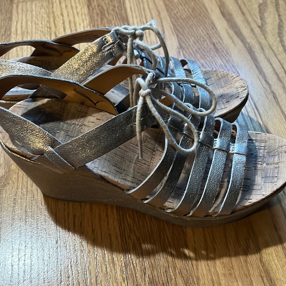 KorkEase Shoes Korkease Gold Metallic Sandals Poshmark